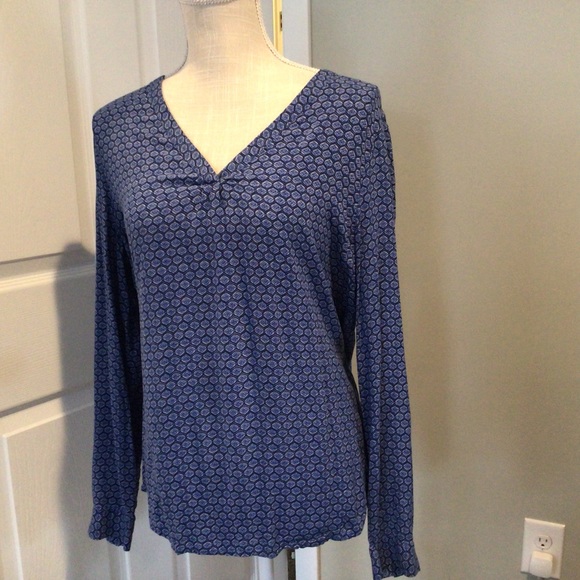 Dalia Shirt Long Rolled Sleeve Buttons V neck Lightweight Rayon Blue Size Large - Picture 2 of 3